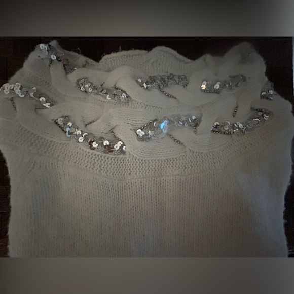 White House Black Market wool blend sweater. Size large but runs big! Wo… - Picture 4 of 12